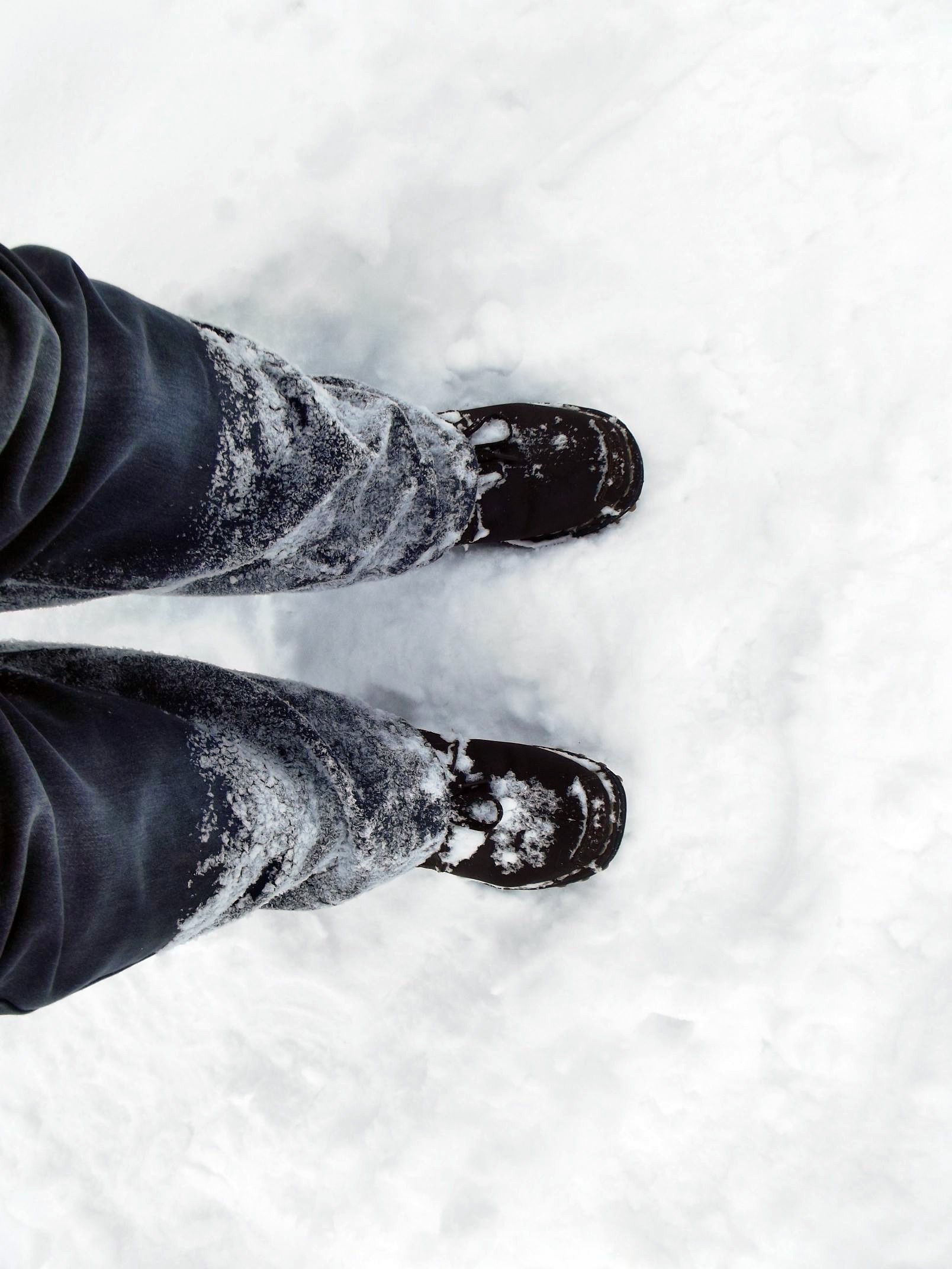 Ноги снежок. Снег под ногами. Хруст снега. Снег по колено. Снег скрипит.